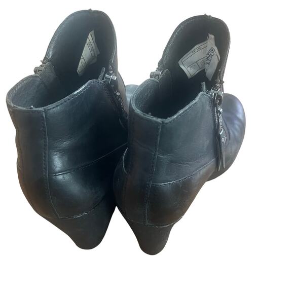 UGG Myrna Black Distressed Leather Wedge Moto Ankle Boot Booties Size 8.5 - Picture 7 of 8